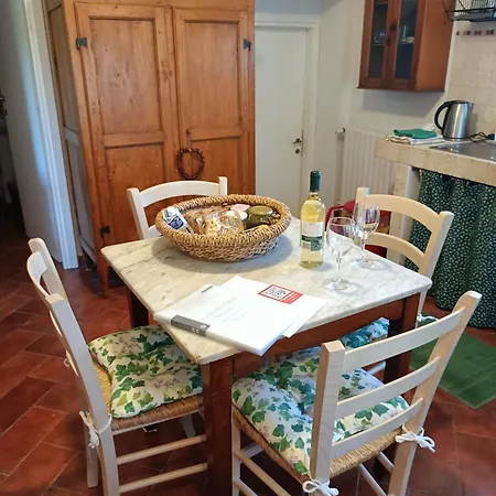 Il Mandorlino In Tipico Casale Maremmano Con Portico E Giardino